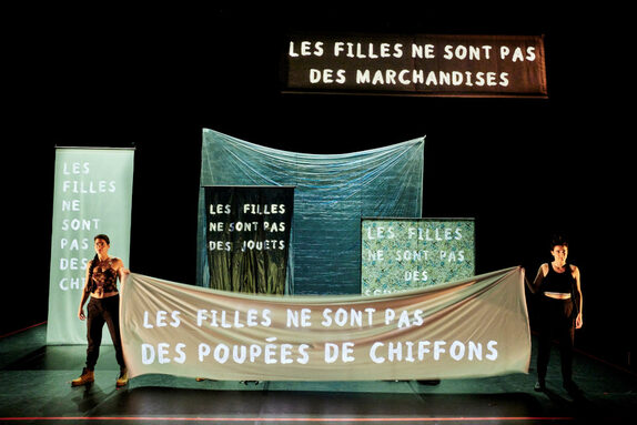 les-filles-ne-sont-pas-des-poupees-de-chiffon-nathalie-bensard-christophe-raynaud-de-lage.jpg